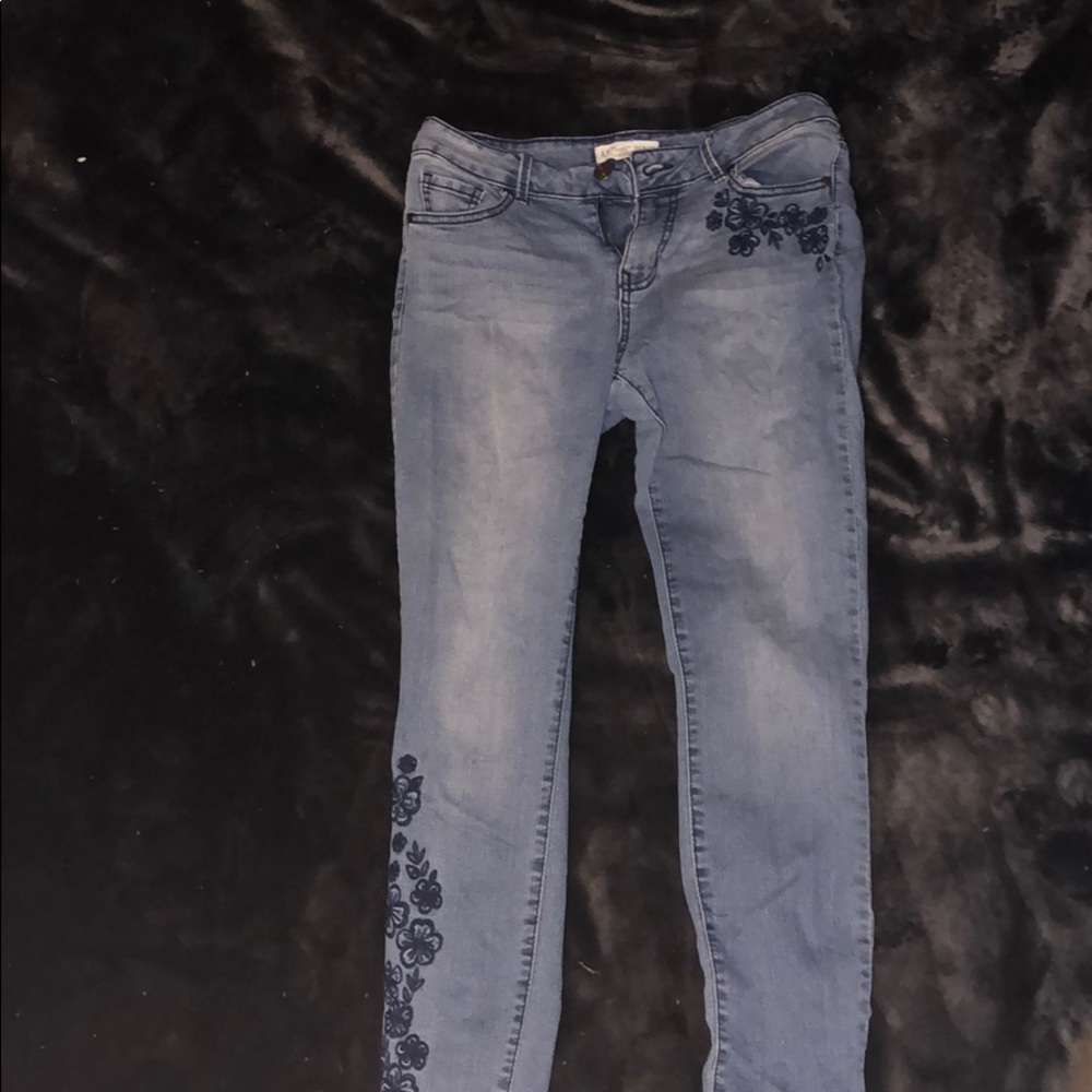 BRAND NEW HIGH WAISTED EMBROIDERED JEANS
